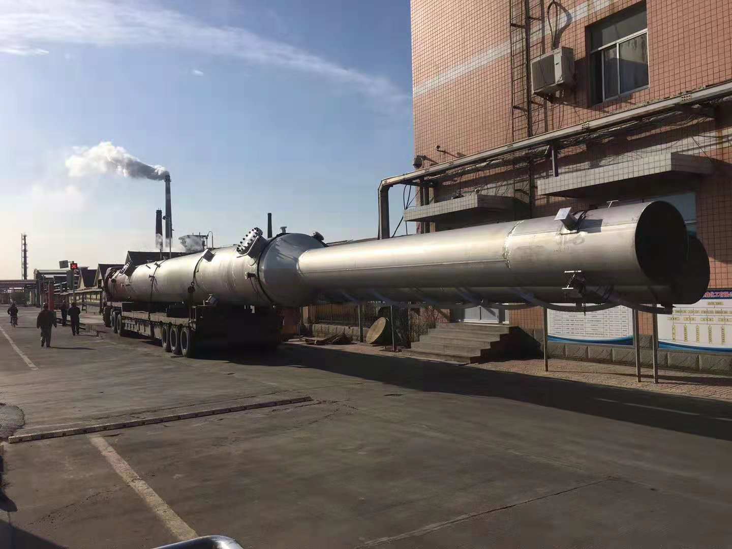 初冷塔器發(fā)貨